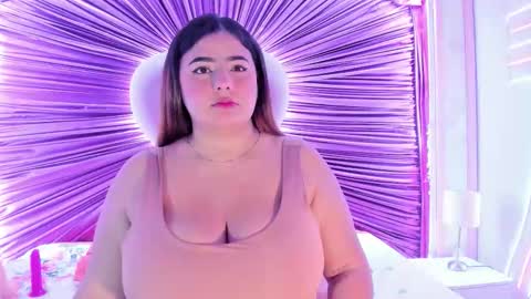 Snapshot of emiilygrace_ chatting on February 23, 11:40 am Emiily Grace online show from February 23, 11:40 am