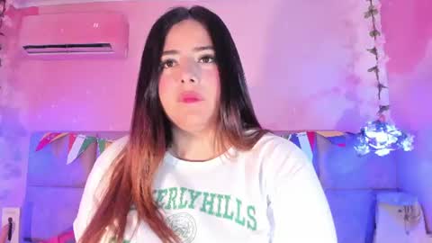 Snapshot of emiilygrace_ chatting on June 19, 11:25 am Emiily Grace online show from June 19, 11:25 am