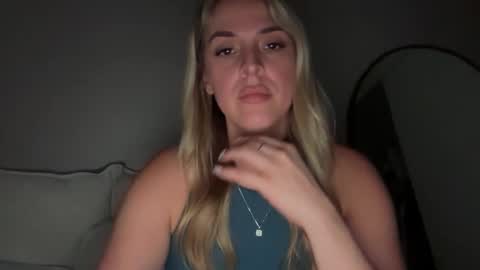 emilelovesyou online show from May 3, 10:49 pm