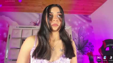 Snapshot of emili_clark chatting on March 1, 4:14 am Emili clark online show from March 1, 4:14 am