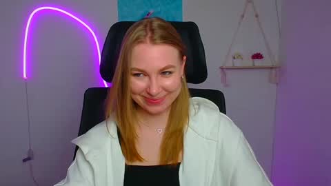 Emilia online show from April 18, 7:58 pm