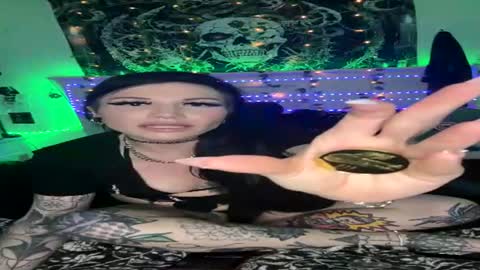 Snapshot of emilietreez chatting on July 10, 5:12 am emilietreez online show from July 10, 5:12 am