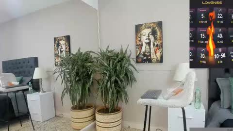 Snapshot of emilio_brandon chatting on October 31, 11:00 am Emilio online show from October 31, 11:00 am