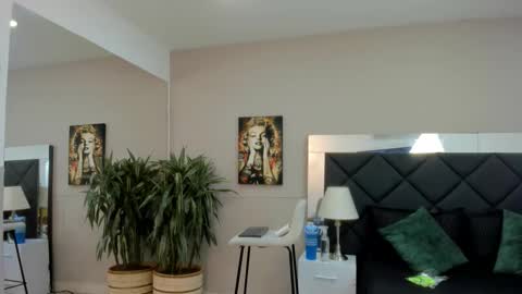 Snapshot of emilio_brandon chatting on November 8, 11:10 am Emilio online show from November 8, 11:10 am