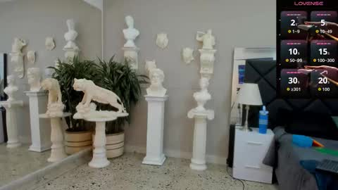 Snapshot of emilio_brandon chatting on November 18, 10:09 am Emilio online show from November 18, 10:09 am