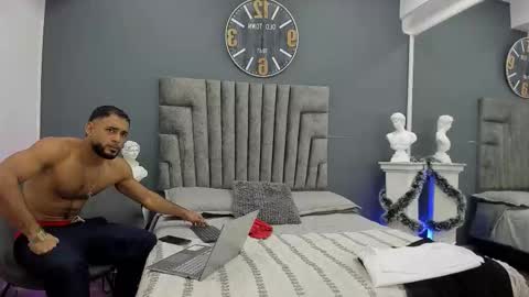 Snapshot of emilio_brandon chatting on December 14, 11:04 am Emilio online show from December 14, 11:04 am