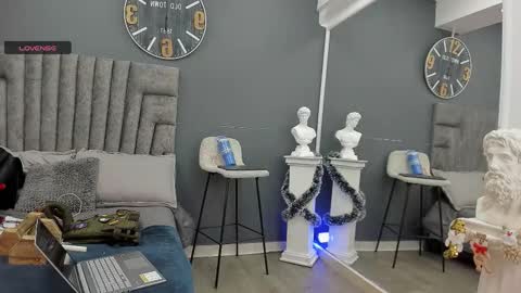 Snapshot of emilio_brandon chatting on December 16, 11:37 am Emilio online show from December 16, 11:37 am