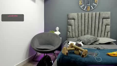 Snapshot of emilio_brandon chatting on December 18, 11:05 am Emilio online show from December 18, 11:05 am