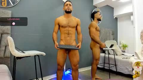 Snapshot of emilio_brandon chatting on December 21, 1:18 pm Emilio online show from December 21, 1:18 pm