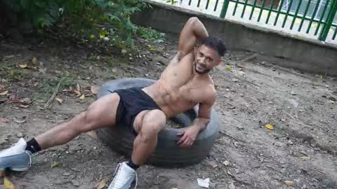 Snapshot of emilio_brandon chatting on February 8, 10:51 am Emilio online show from February 8, 10:51 am