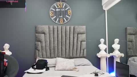 Snapshot of emilio_brandon chatting on February 11, 11:37 am Emilio online show from February 11, 11:37 am