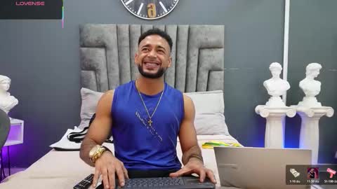 Snapshot of emilio_brandon chatting on February 15, 11:30 am Emilio online show from February 15, 11:30 am