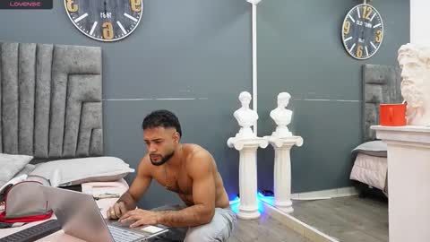 Snapshot of emilio_brandon chatting on February 17, 11:50 am Emilio online show from February 17, 11:50 am