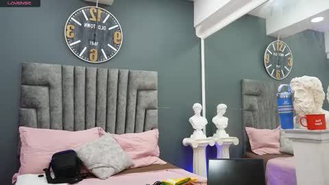 Snapshot of emilio_brandon chatting on February 18, 11:28 am Emilio online show from February 18, 11:28 am