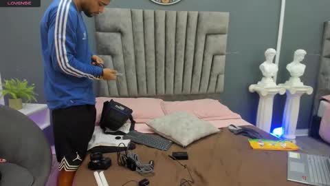 Snapshot of emilio_brandon chatting on March 1, 11:45 am Emilio online show from March 1, 11:45 am