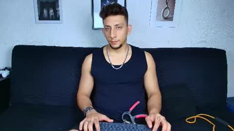 Snapshot of emiliocum_24 chatting on July 30, 4:44 am EMILIOCUM online show from July 30, 4:44 am