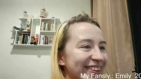 Snapshot of emilly_20 chatting on May 7, 9:09 pm Emily online show from May 7, 9:09 pm
