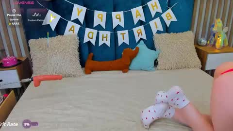 Snapshot of emilly_hart chatting on February 3, 7:24 am Emilly online show from February 3, 7:24 am