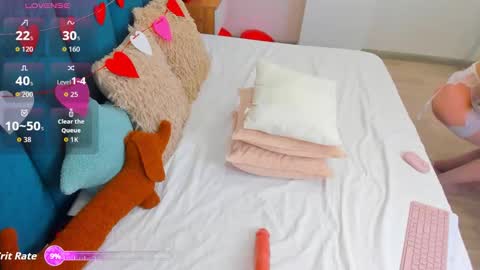 Snapshot of emilly_hart chatting on February 18, 7:59 am Emilly online show from February 18, 7:59 am