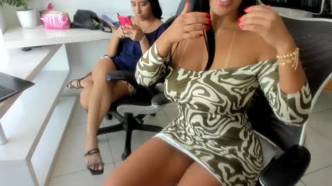 Snapshot of emillybrowm chatting on February 26, 3:22 pm Emilly online show from February 26, 3:22 pm