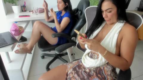 Snapshot of emillybrowm chatting on March 3, 3:29 pm Emilly online show from March 3, 3:29 pm