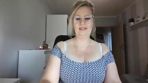 EmillyLove online show from February 26, 9:19 am