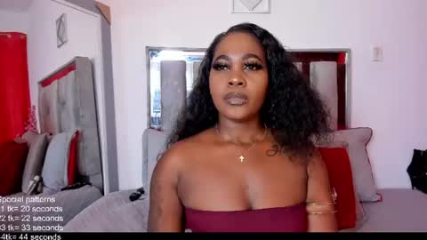 Emilly Roa online show from August 3, 7:28 pm