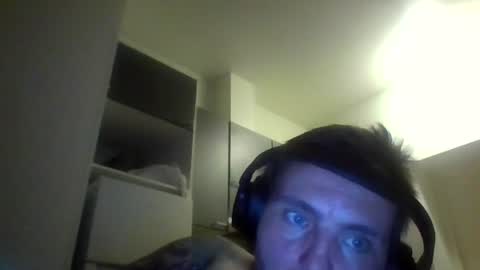 emilsuokas8 online show from August 4, 1:31 am