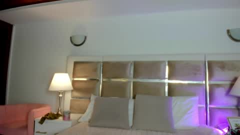 Snapshot of emily__harper_ chatting on May 31, 12:23 pm Emily online show from May 31, 12:23 pm