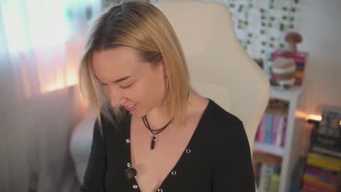 Em -  online show from December 6, 1:33 pm