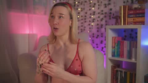 Em -  online show from December 13, 9:30 pm