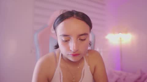 Snapshot of emily_jonexs_ chatting on February 10, 8:13 pm mily online show from February 10, 8:13 pm