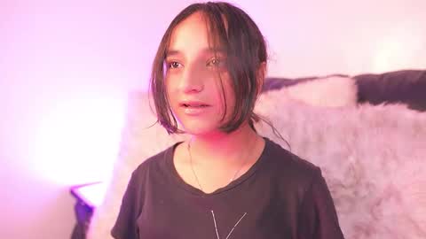 Snapshot of emily_jonexs_ chatting on February 26, 3:22 pm mily online show from February 26, 3:22 pm