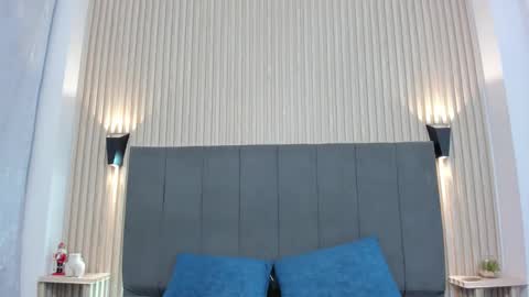 emily_jonhson online show from December 22, 7:44 pm