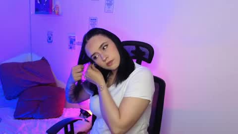 Emily Lindey online show from April 14, 3:56 am