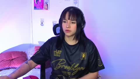 Emily Lindey online show from April 18, 3:54 am