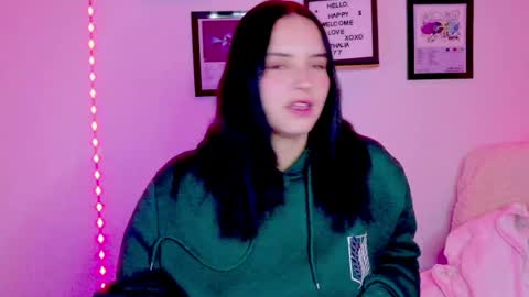Snapshot of emily_lindey_ chatting on July 7, 7:23 am Emily Lindey online show from July 7, 7:23 am
