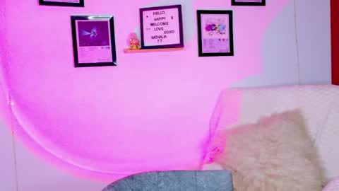 Snapshot of emily_lindey_ chatting on July 9, 6:50 am Emily Lindey online show from July 9, 6:50 am