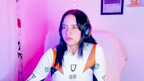 Snapshot of emily_lindey_ chatting on July 14, 10:21 am Emily Lindey online show from July 14, 10:21 am