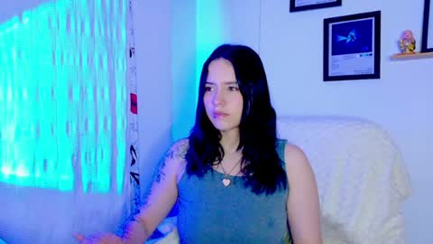 Snapshot of emily_lindey_ chatting on July 15, 8:41 am Emily Lindey online show from July 15, 8:41 am