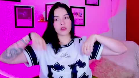 Snapshot of emily_lindey_ chatting on July 16, 6:41 am Emily Lindey online show from July 16, 6:41 am