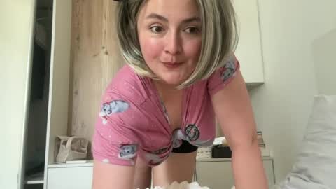 emily_morning_dew online show from July 1, 8:16 am