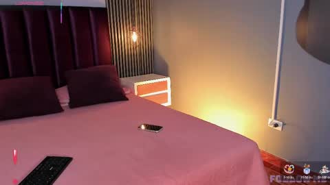 Snapshot of emily_roberts1 chatting on May 26, 11:01 pm Emily online show from May 26, 11:01 pm