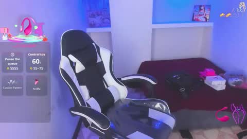       online show from March 24, 12:32 pm