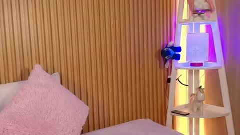 Snapshot of emily_sweett12 chatting on July 13, 12:08 pm Emily online show from July 13, 12:08 pm