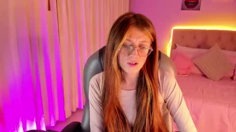 emily_warren__ online show from March 30, 8:21 pm