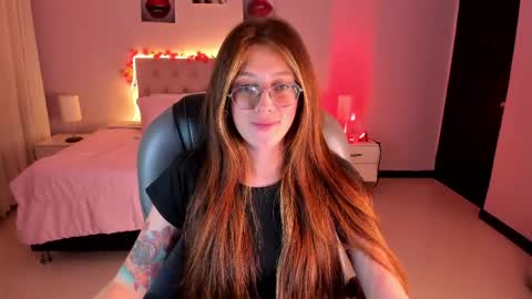 emily_warren__ online show from April 6, 9:05 pm