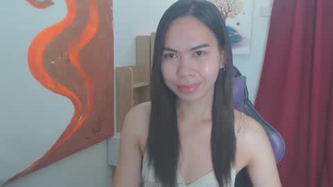 Snapshot of emily_xo143 chatting on May 23, 1:55 am emily_xo143 online show from May 23, 1:55 am