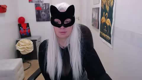 Snapshot of emily_york18 chatting on February 7, 1:11 pm Emily online show from February 7, 1:11 pm