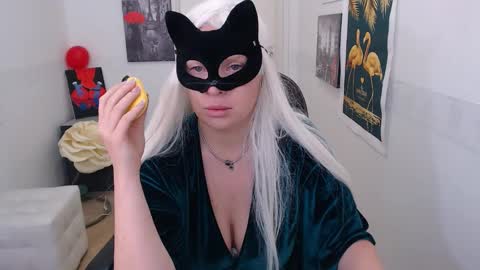 Snapshot of emily_york18 chatting on February 13, 10:12 am Emily online show from February 13, 10:12 am